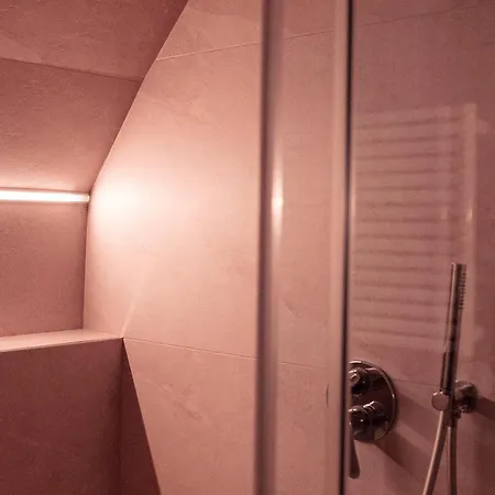 Rehouse - Luxury W Jacuzzi Holiday home